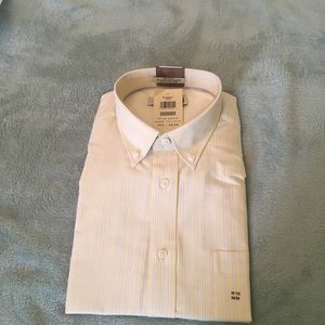 Haggar dress shirt in light yellow